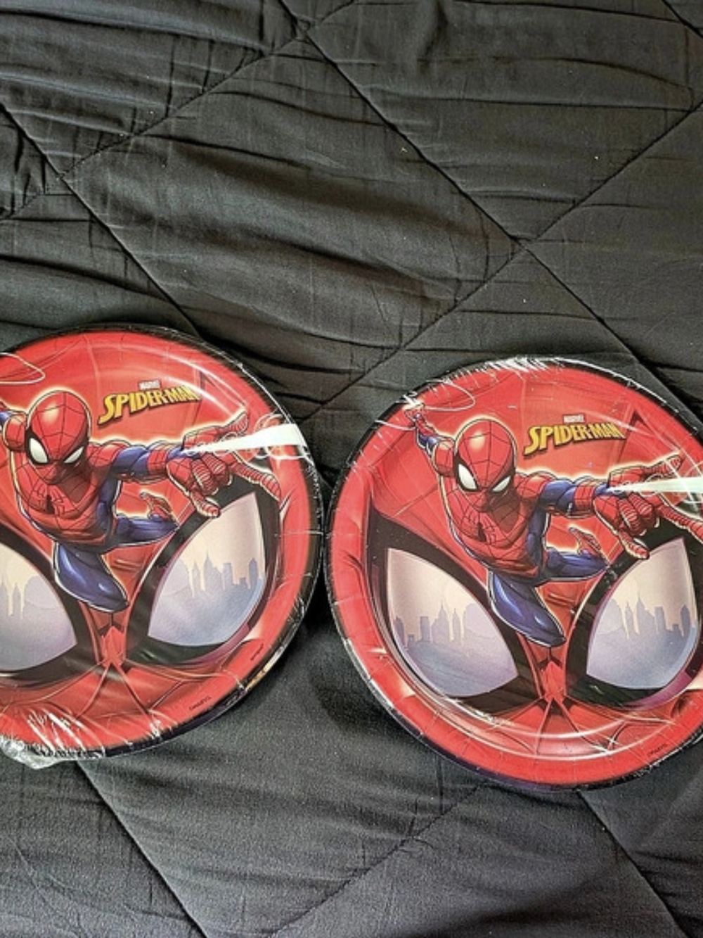 Marvel Spider-Man plates 8-Inch Plates Set of 2 NWT